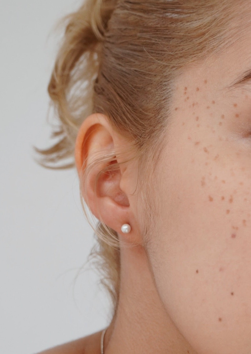 Pearl Studs 4mm 片耳