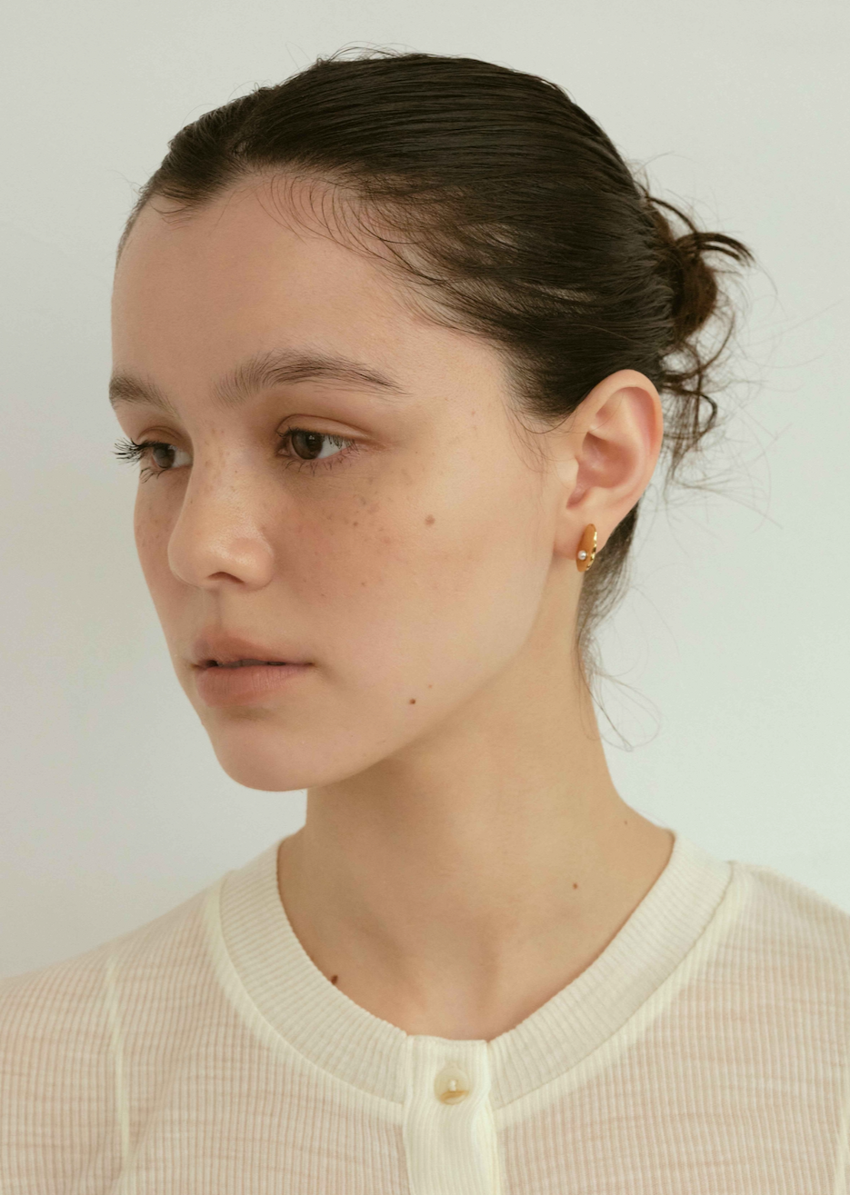 Oyster Studs Pearl 片耳（Gold / Silver）