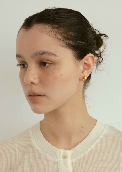 Oyster Studs Pearl 片耳（Gold / Silver）