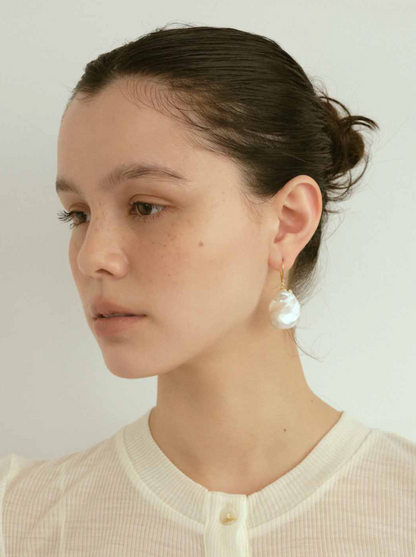 Cocoon Pearl Pierce / Gold