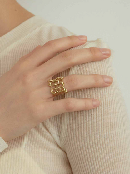 Louise Check Ring / Gold