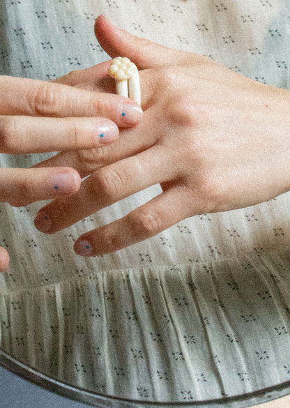 Ivory Glass Ring / Daisy