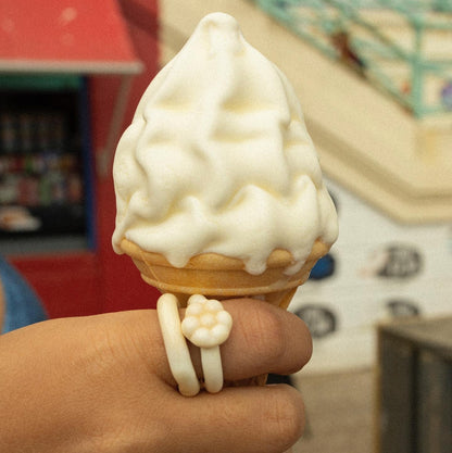 Ivory Glass Ring / Daisy