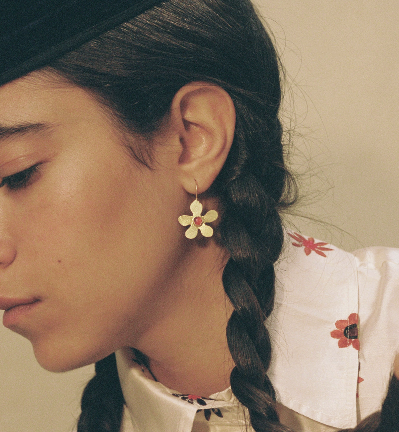 Lyra Flower Pierce <Après Ski> – PAULINE STUDIO Lyra Flower Pierce <Après Ski> – PAULINE STUDIO