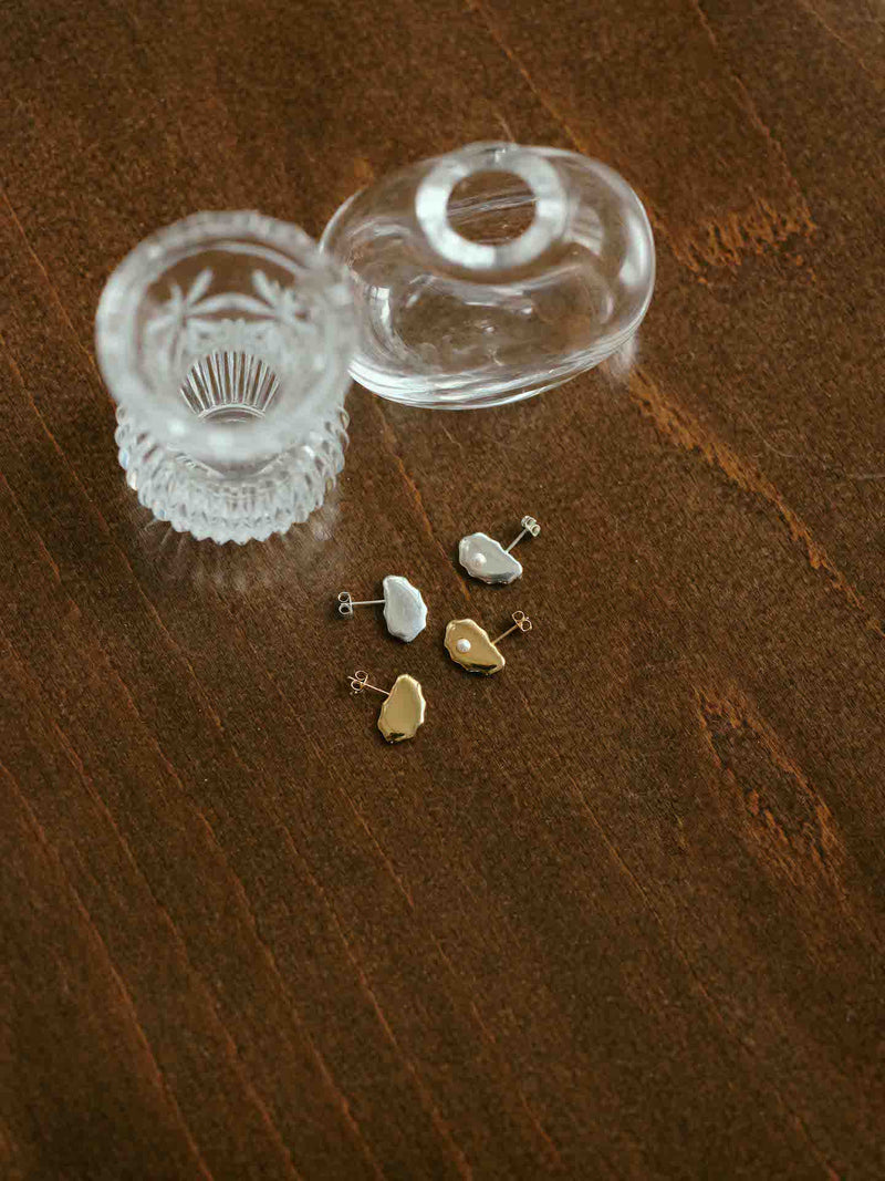 Oyster Studs Pearl 片耳（Gold / Silver）