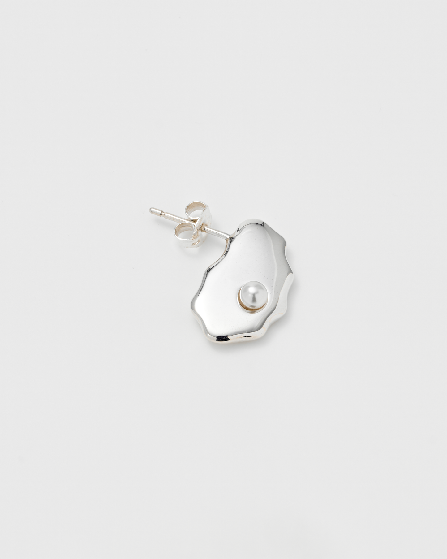 Oyster Studs Pearl 片耳 / Silver