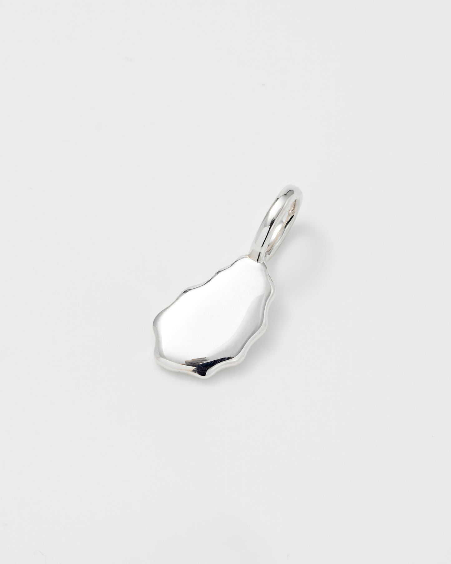 Oyster Charm / Silver