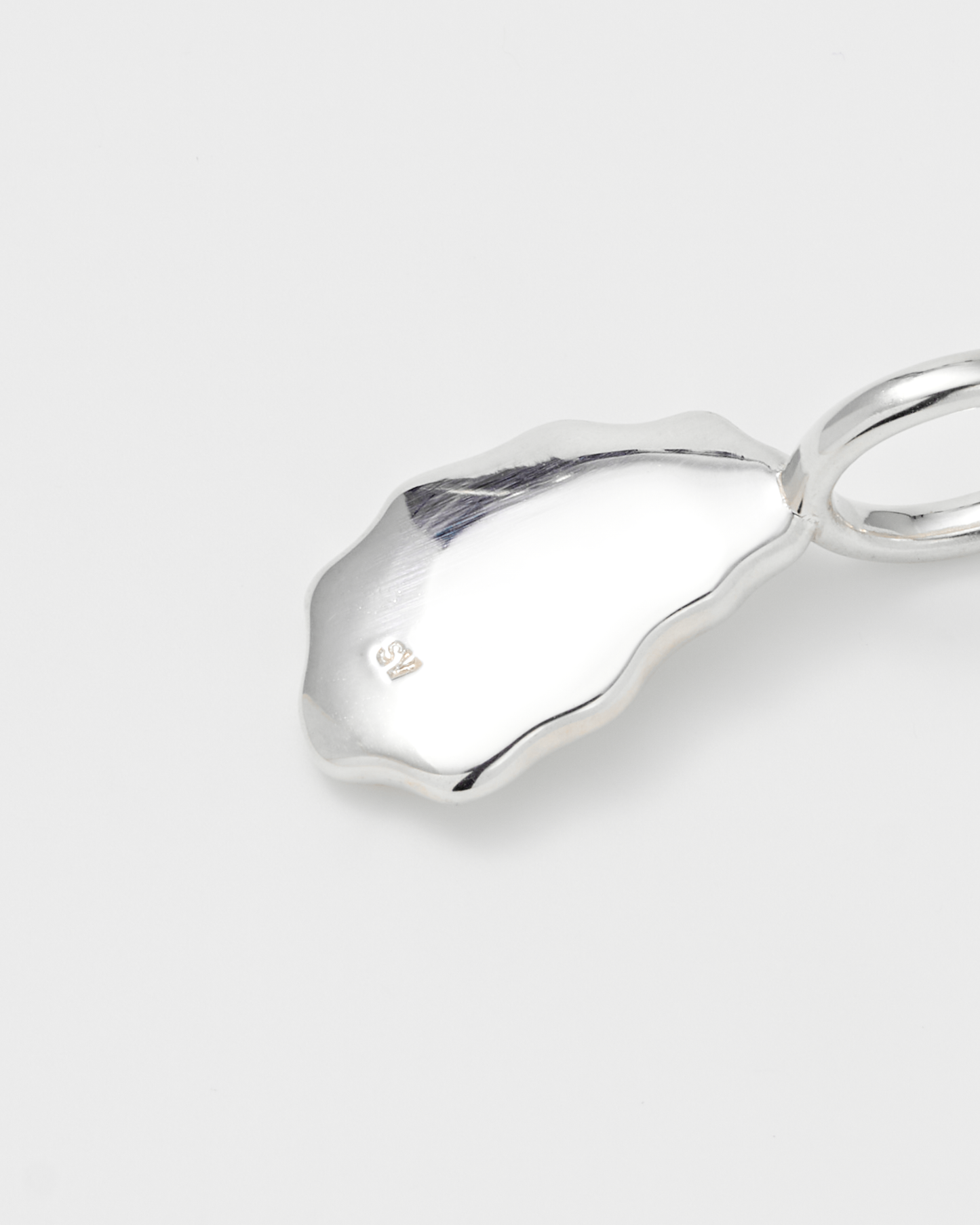 Oyster Charm / Silver