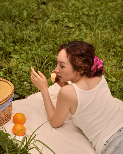 Harlow Velvet Scrunchie / Magenta