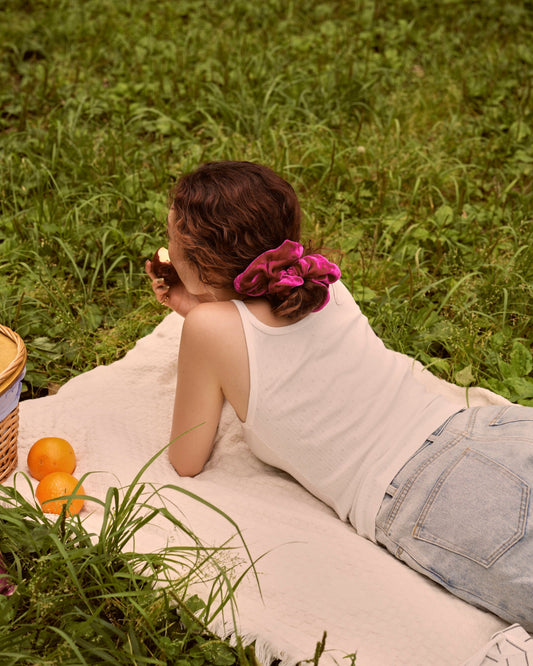 Harlow Velvet Scrunchie / Magenta
