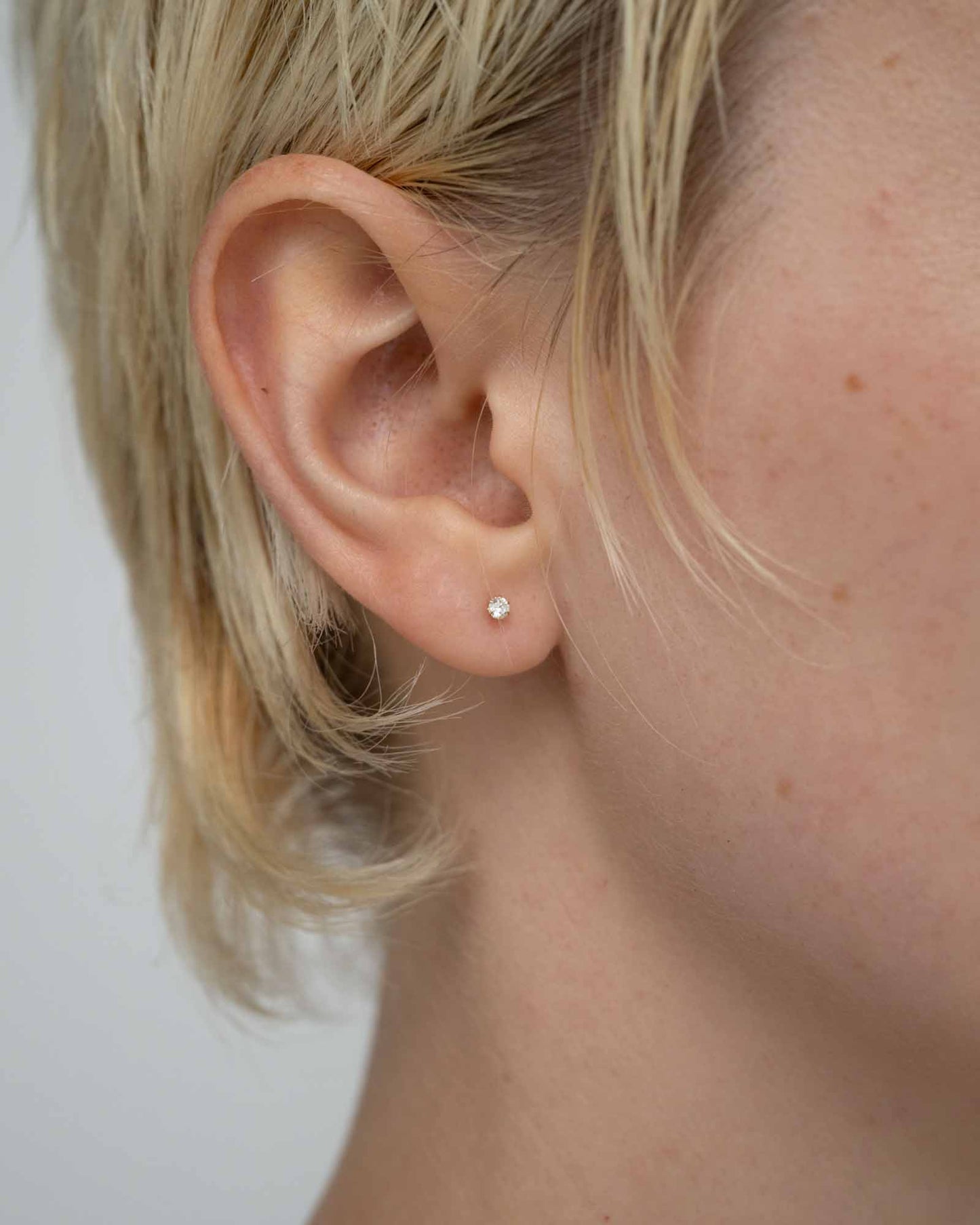 Diamond Studs 片耳 / 18K