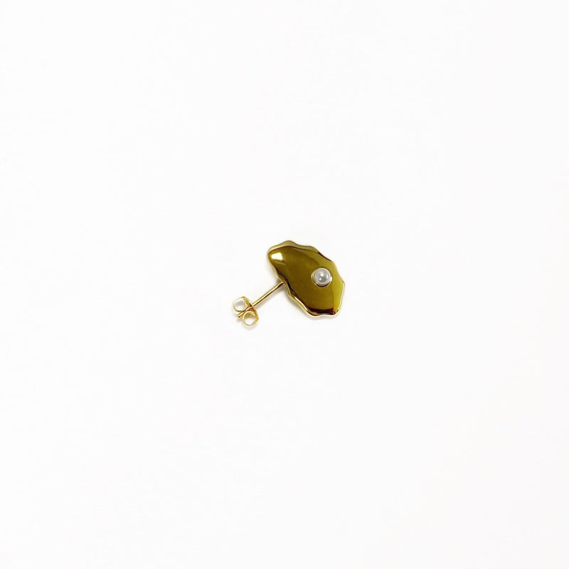 Oyster Studs Pearl 片耳（Gold / Silver）