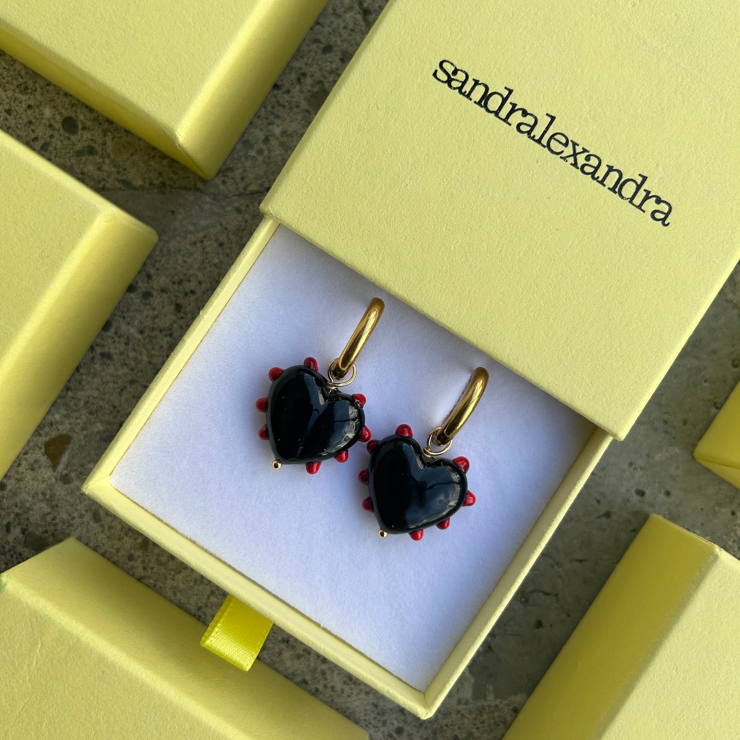 Milagros Heart Pierce / Black*Red