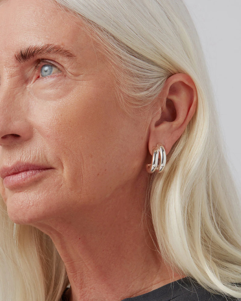【美品】JENNYBIRD ジェニーバード Florence Hoops ピアス Florence Hoops / Silver <JENNYBIRD> – PAULINE STUDIO