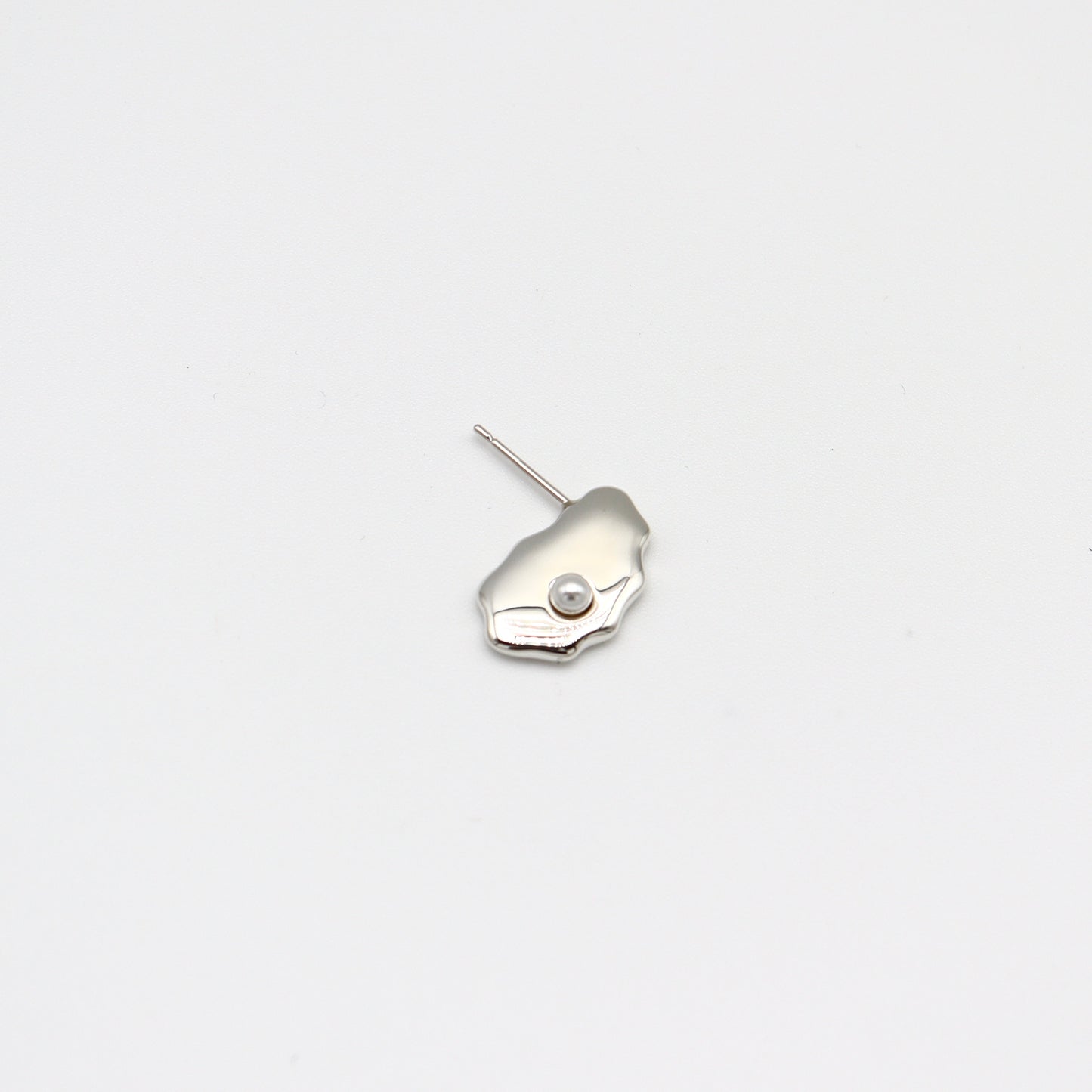 Oyster Studs Pearl 片耳（Gold / Silver）