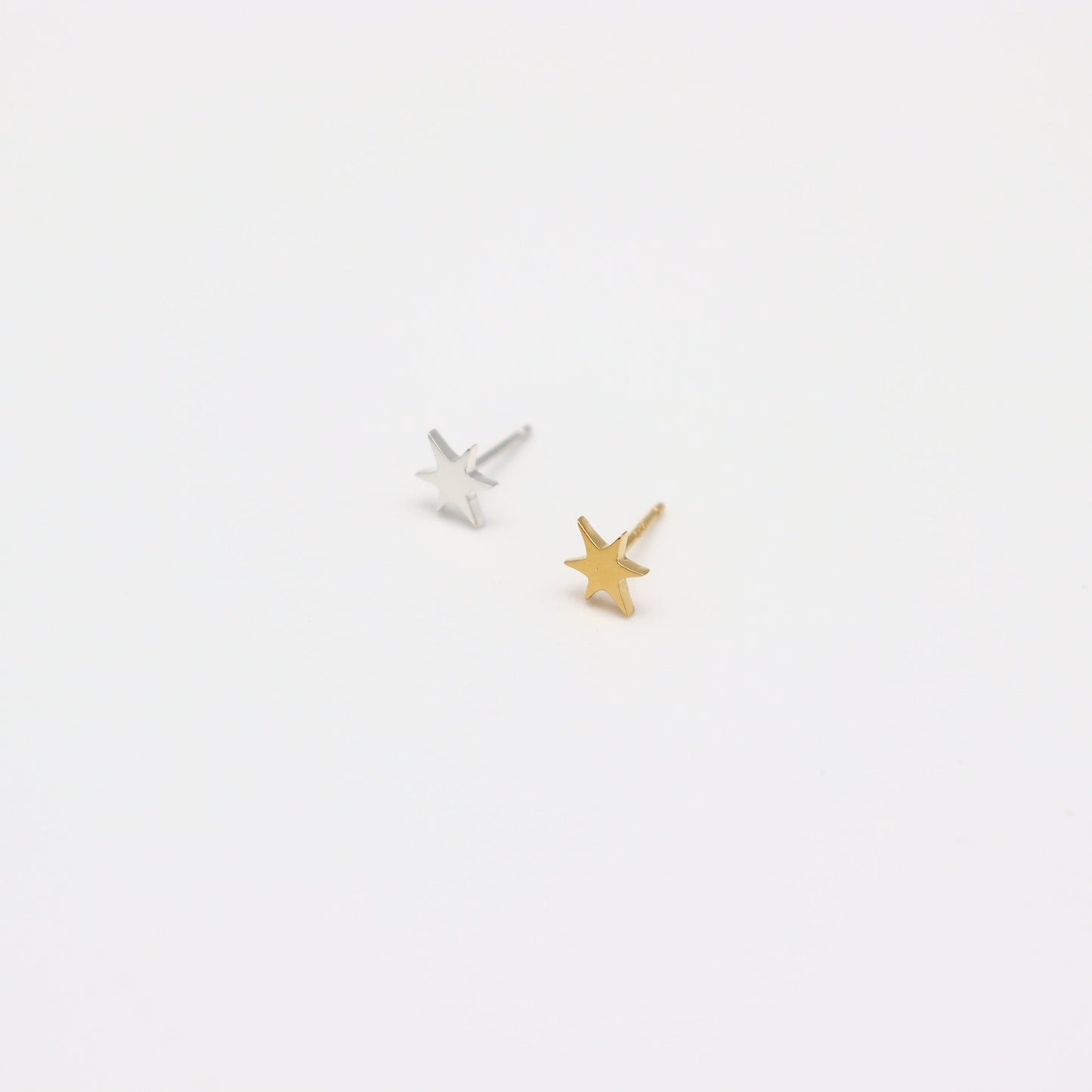 Sparkle Studs 片耳（Gold / Silver）