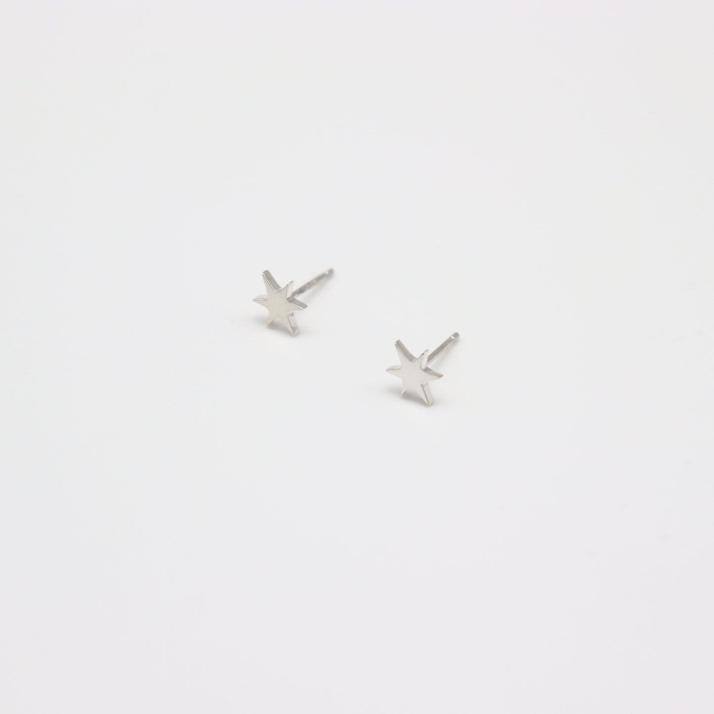 Sparkle Studs 片耳（Gold / Silver）