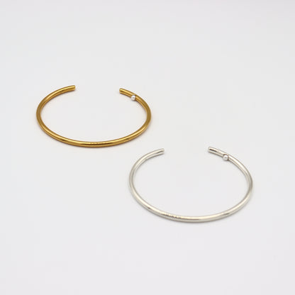 One Pearl Bangle（Gold / Silver）