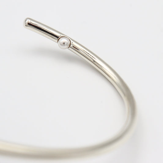 One Pearl Bangle / Silver