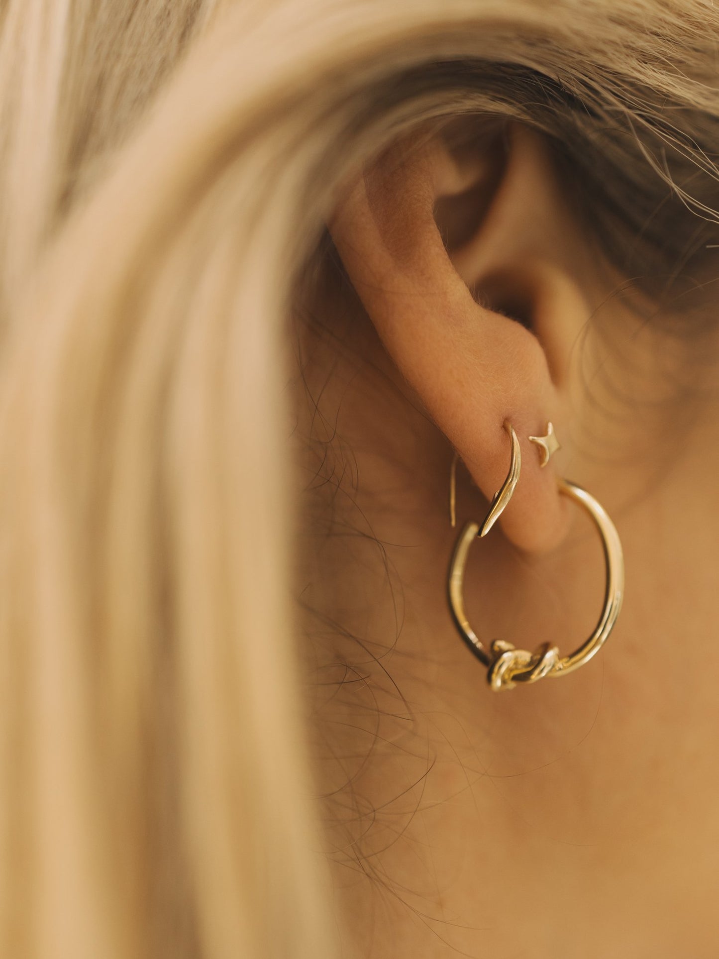 Billie Hoops / Gold