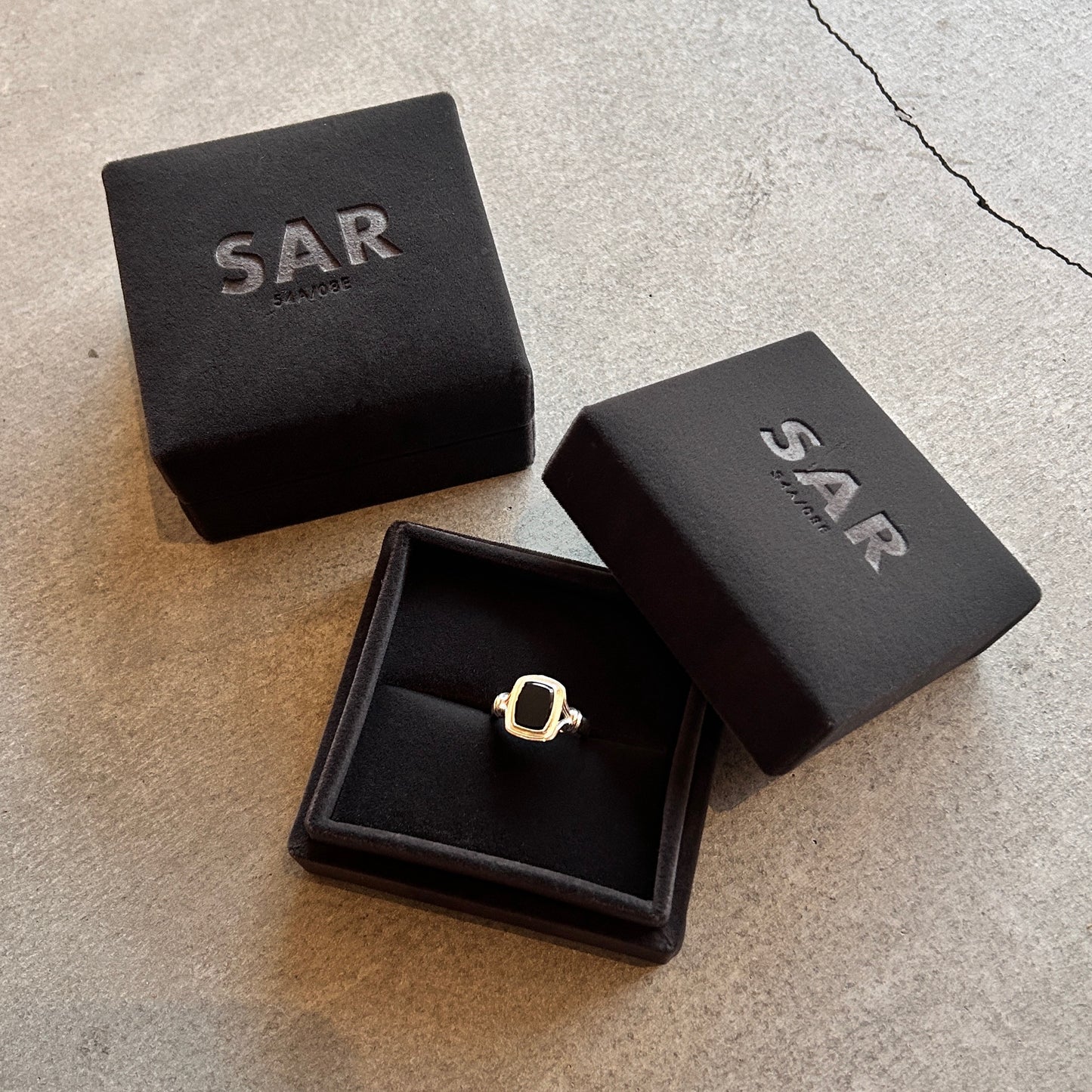 BLOCK I Round Signet Ring