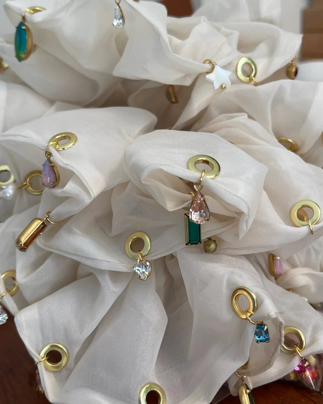 Charm Scrunchie / Gold