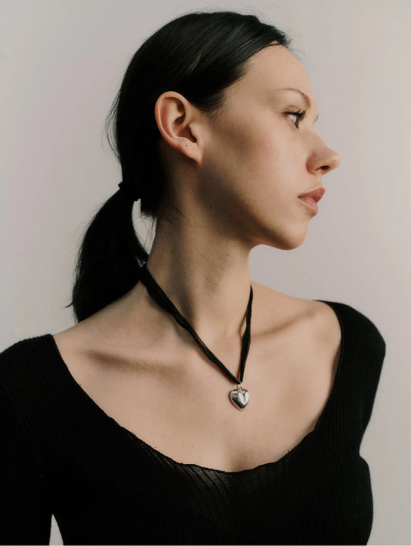 Joni Heart Necklace / Black