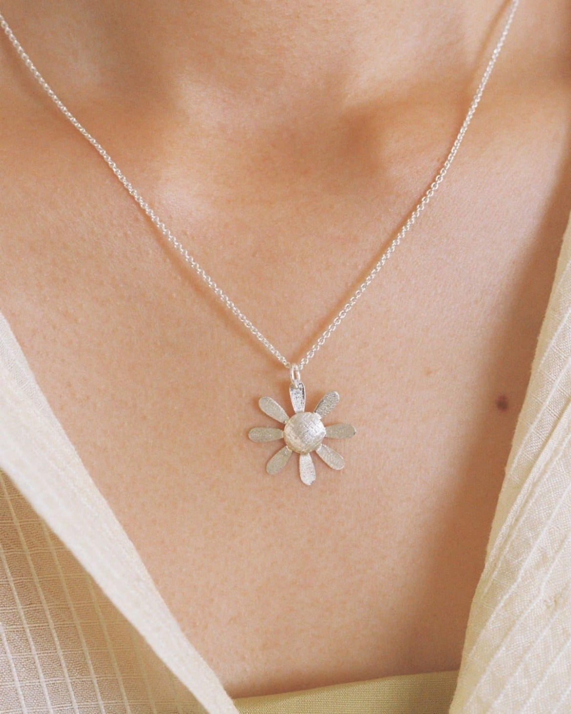 Rita Flower Necklace / Silver