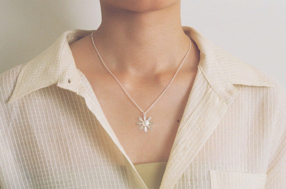 Rita Flower Necklace / Silver