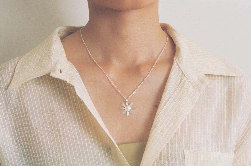 Rita Flower Necklace / Silver