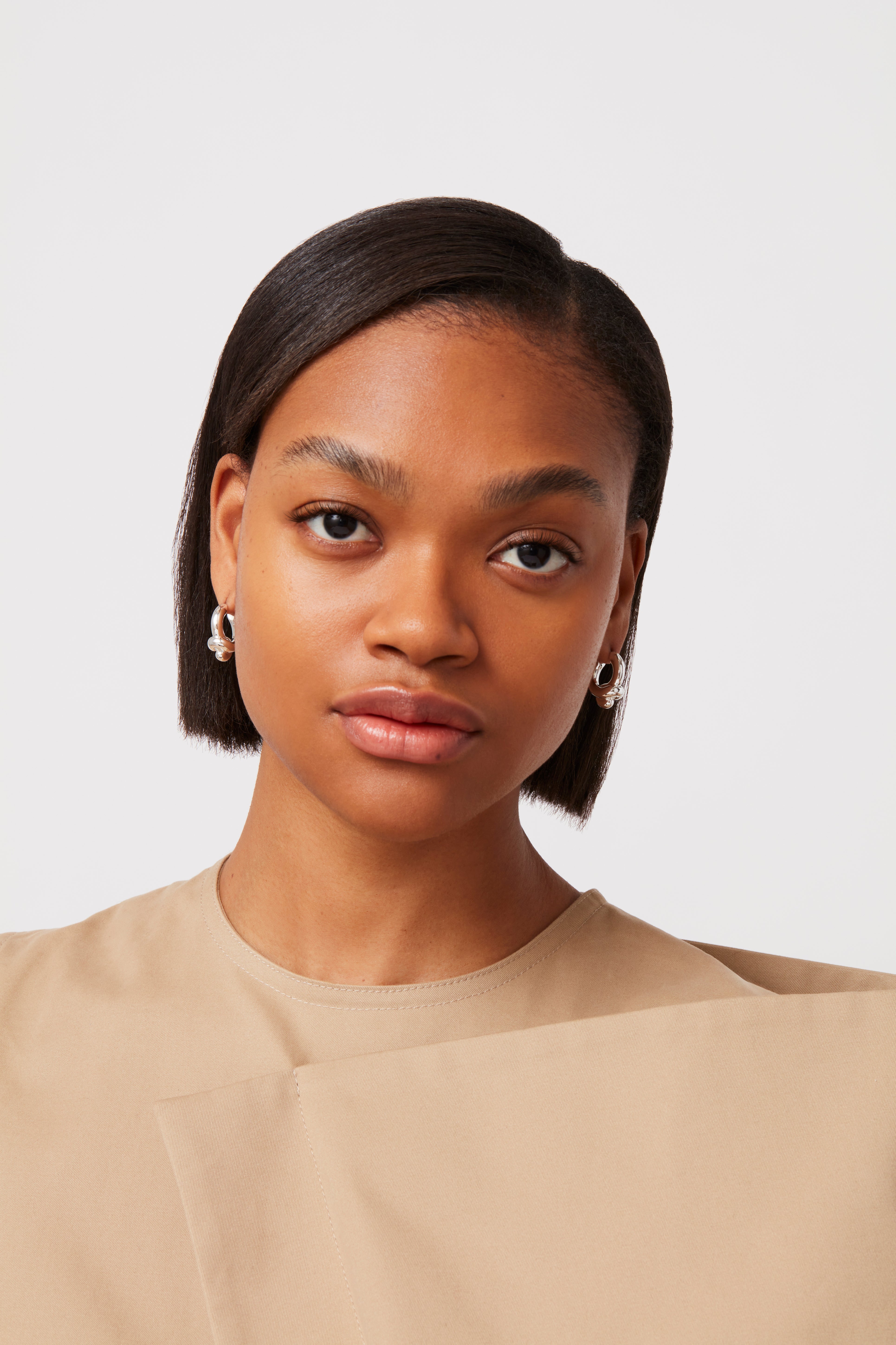 Maeve Hoops / Silver ＜JENNYBIRD ジェニーバード＞ – PAULINE STUDIO