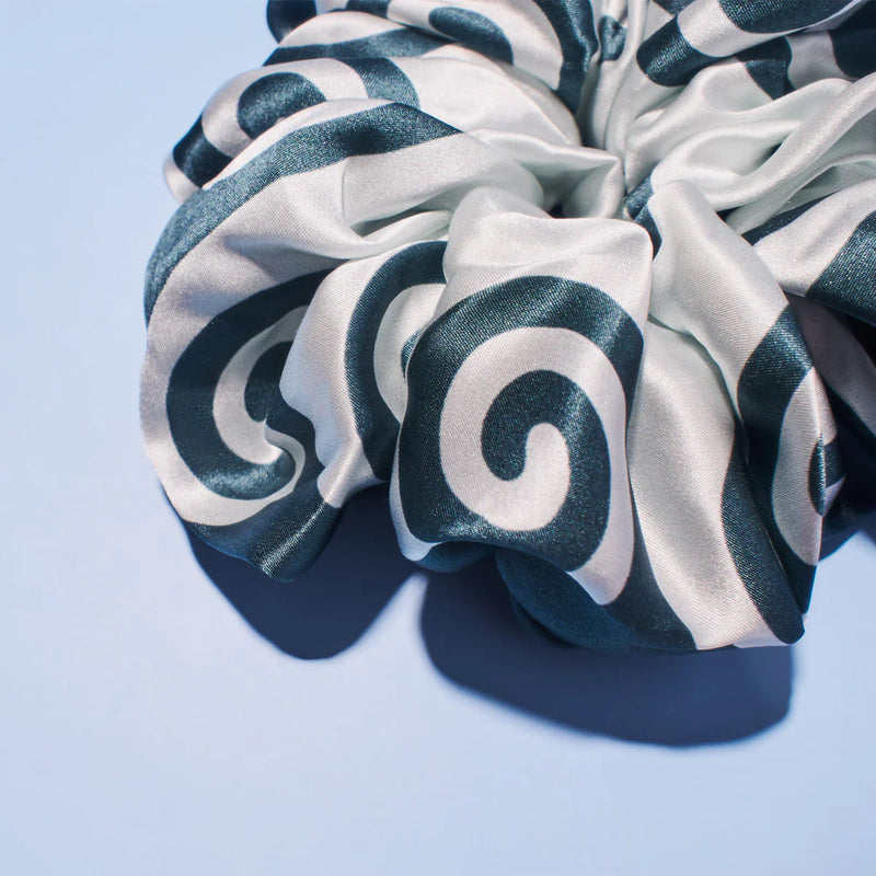 Meander Neutral Scrunchie / Gray Green