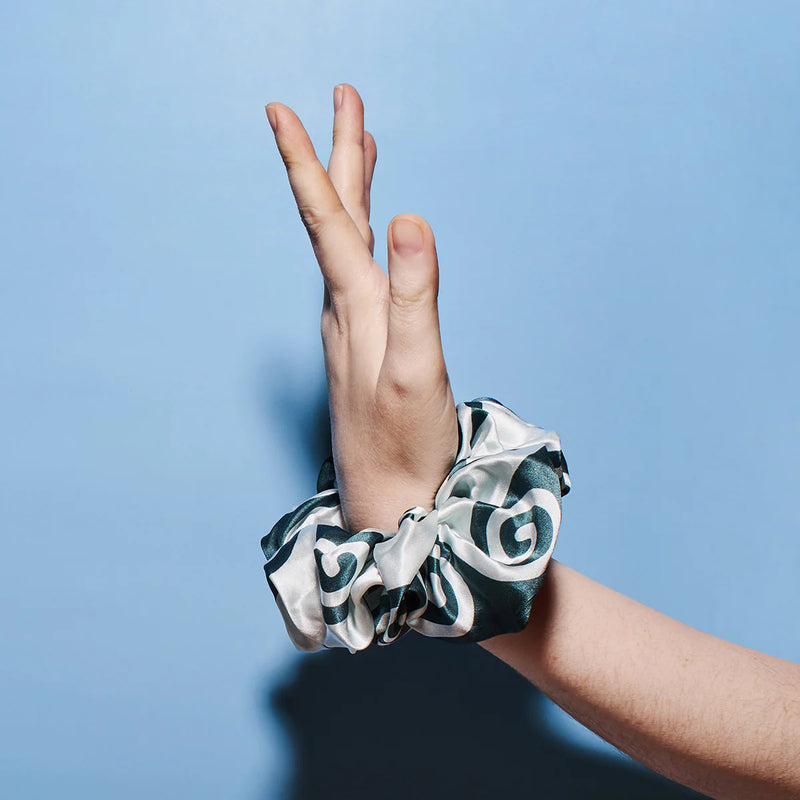 Meander Neutral Scrunchie / Gray Green