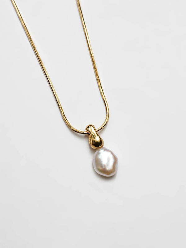 Emmy Pearl Necklace / Gold