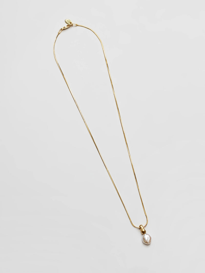 Emmy Pearl Necklace / Gold
