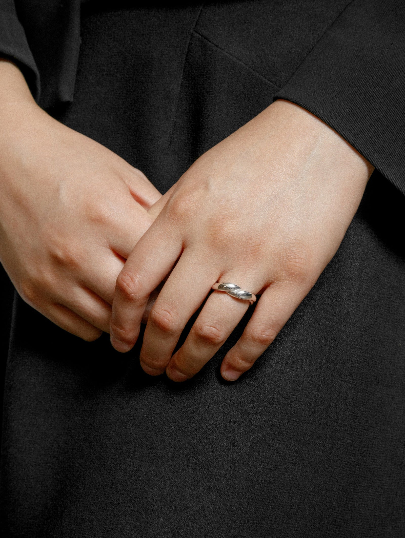 Knot Ring / Gold ＜Wolf Circusウルフサーカス＞ – PAULINE STUDIO