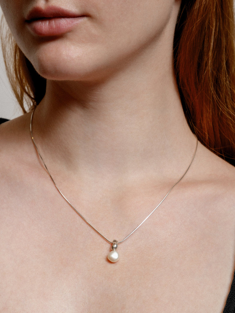 Emmy Pearl Necklace / Silver　