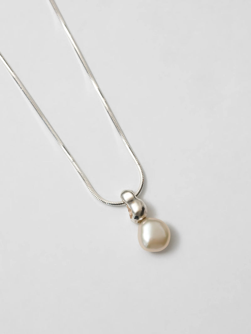 Emmy Pearl Necklace / Silver　