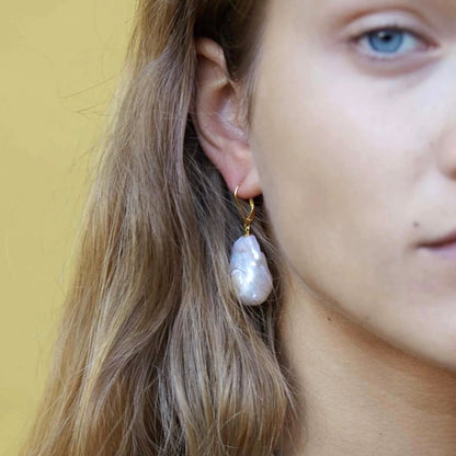 Cocoon Pearl Pierce / Gold