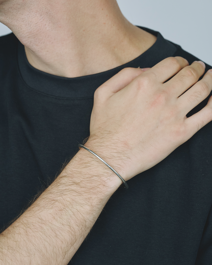 One Pearl Bangle / Silver