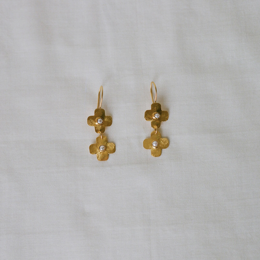 Gold Flower & Pearl Pierce