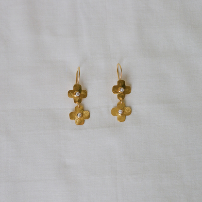 Gold Flower & Pearl Pierce