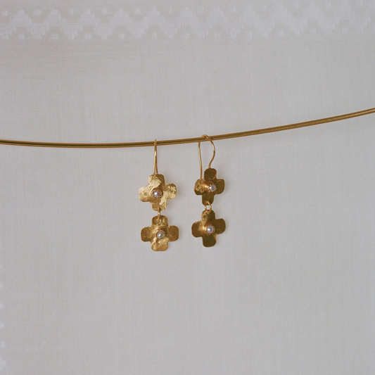 Gold Flower & Pearl Pierce