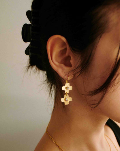 Gold Flower & Pearl Pierce