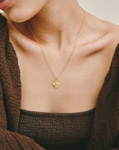 Gold Flower & Pearl Pendant