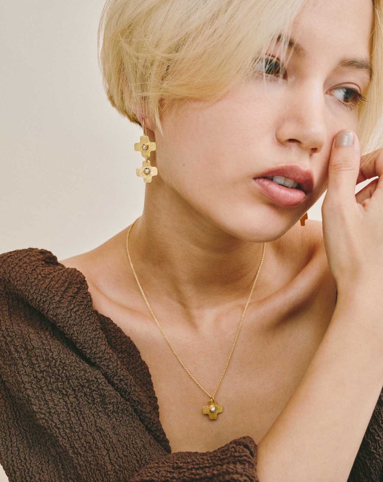 Gold Flower & Pearl Pendant