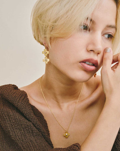 Gold Flower & Pearl Pierce