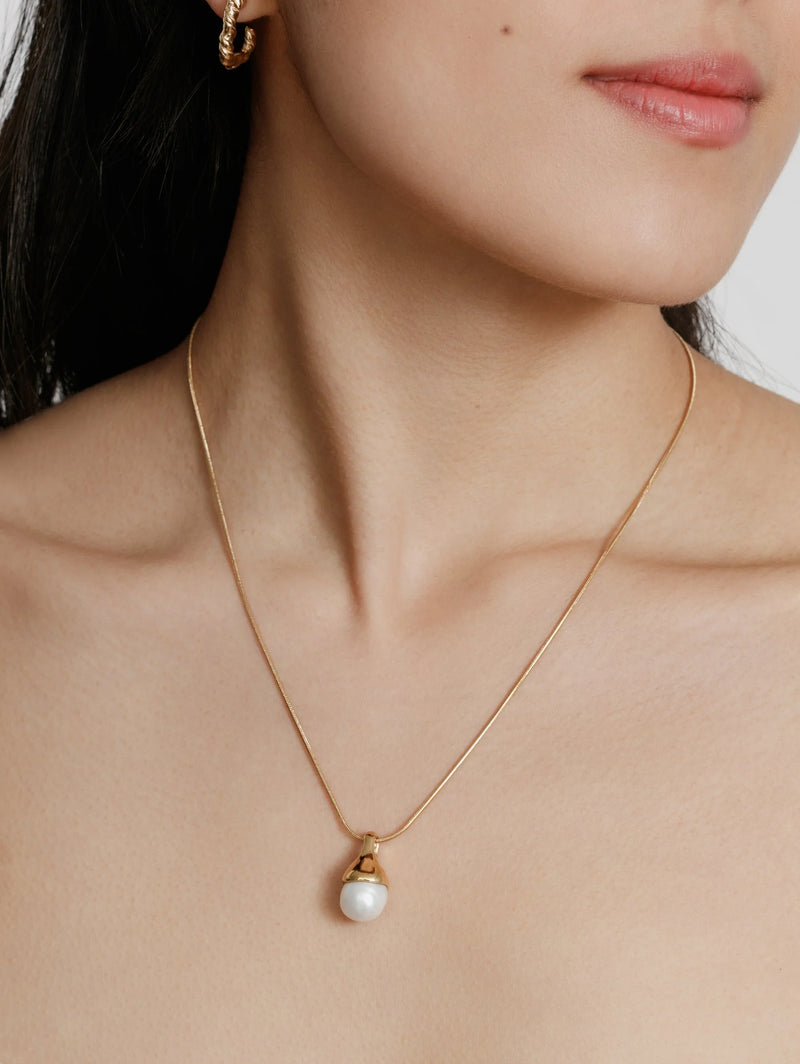 Candice Pearl Necklace / gold