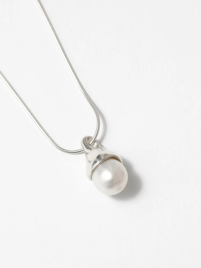 Candice Pearl Necklace / Silver